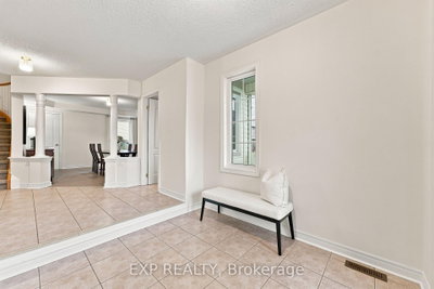 70 Thornlodge Drive • Georgina, ON photo 2