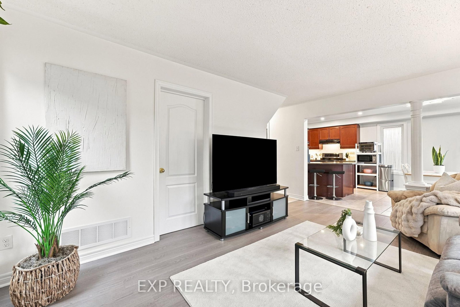 70 Thornlodge Drive • Georgina, ON photo 8