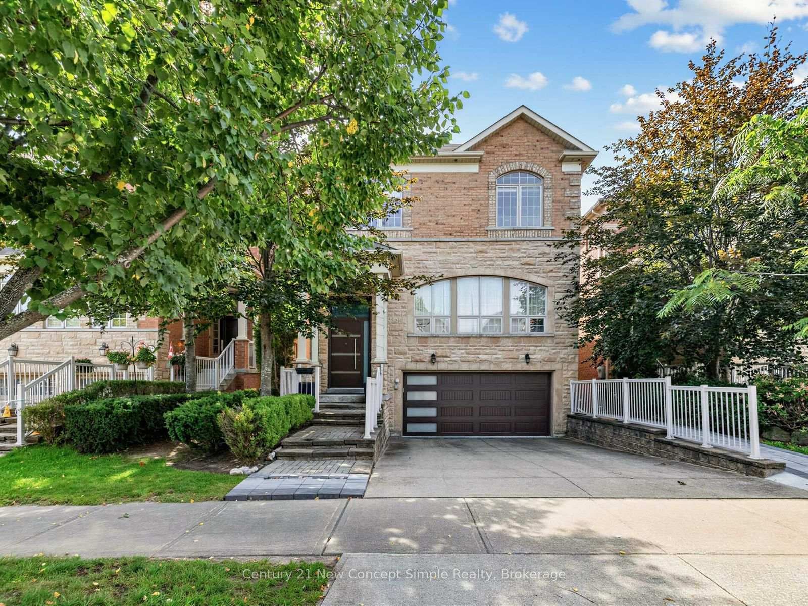 161 Townsgate Drive • Vaughan, ON photo 2
