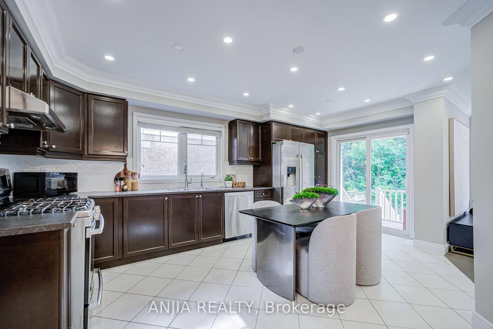 30 Elmeade Lane • Whitchurch-Stouffville, ON photo 7