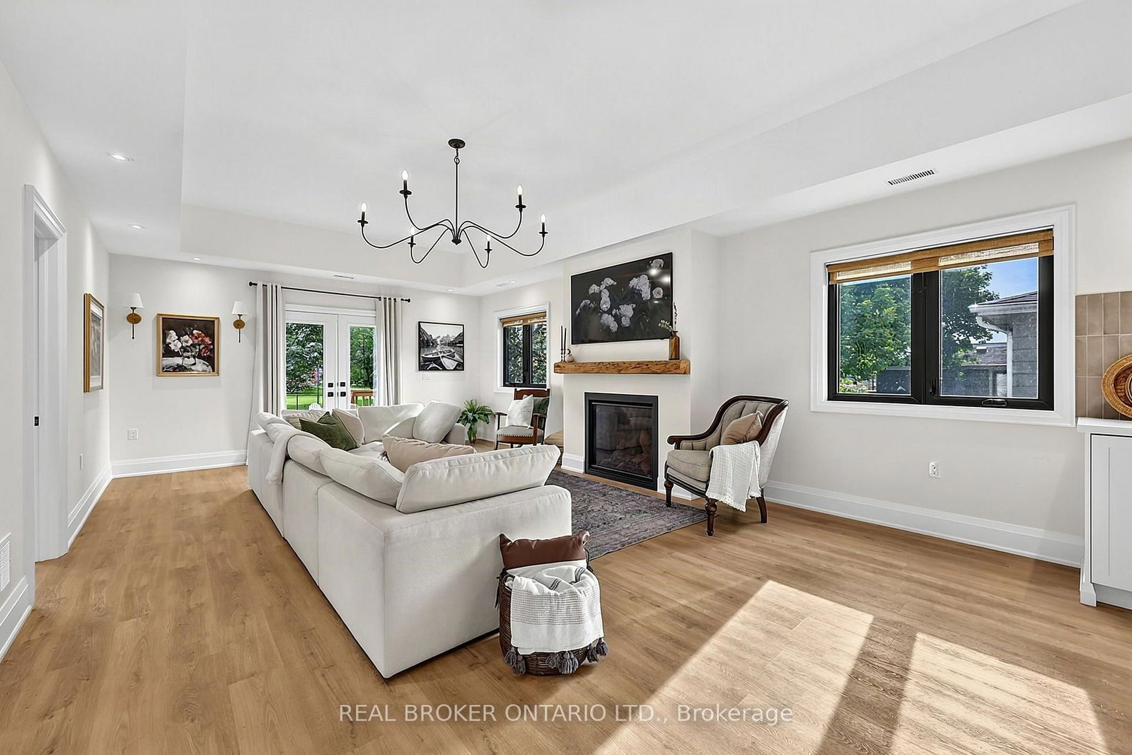 17 Mill Street • East Gwillimbury, ON photo 4