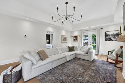 17 Mill Street • East Gwillimbury, ON photo 6