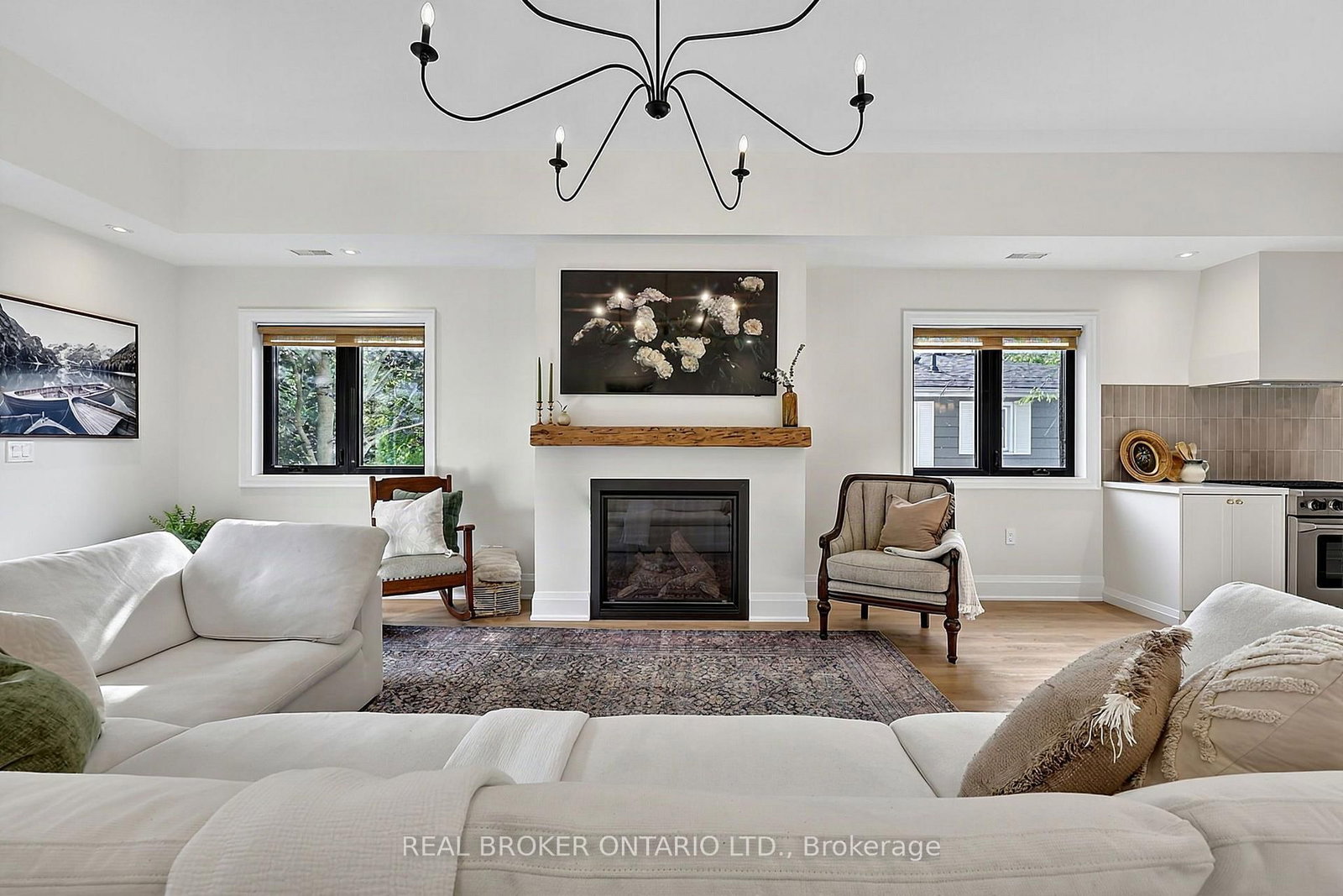 17 Mill Street • East Gwillimbury, ON photo 7