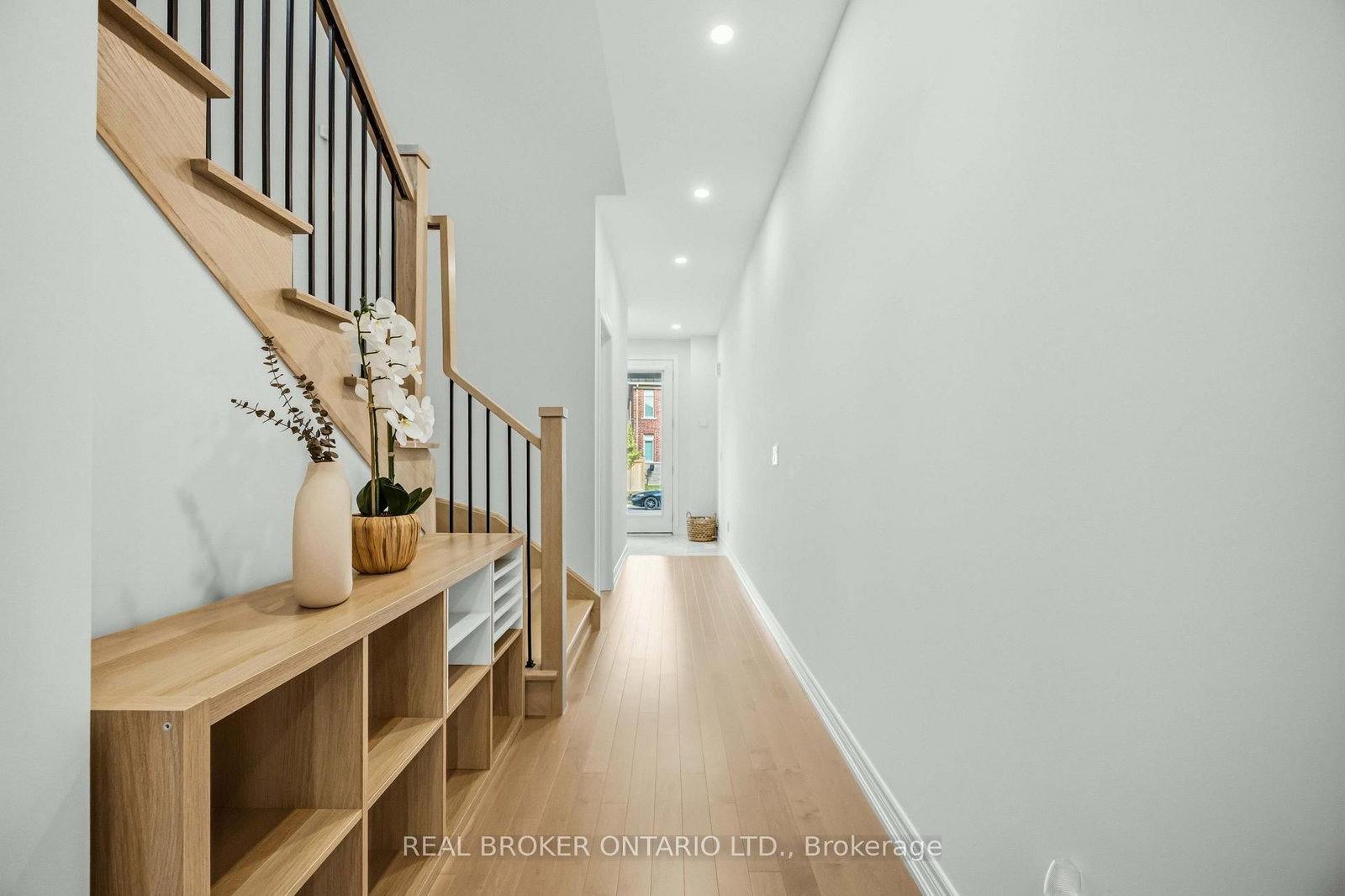 12 Seedling Crescent • Whitchurch-Stouffville, ON photo 4