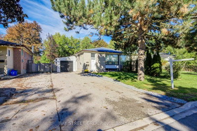 241 Taylor Mills Drive N • Richmond Hill, ON photo 2