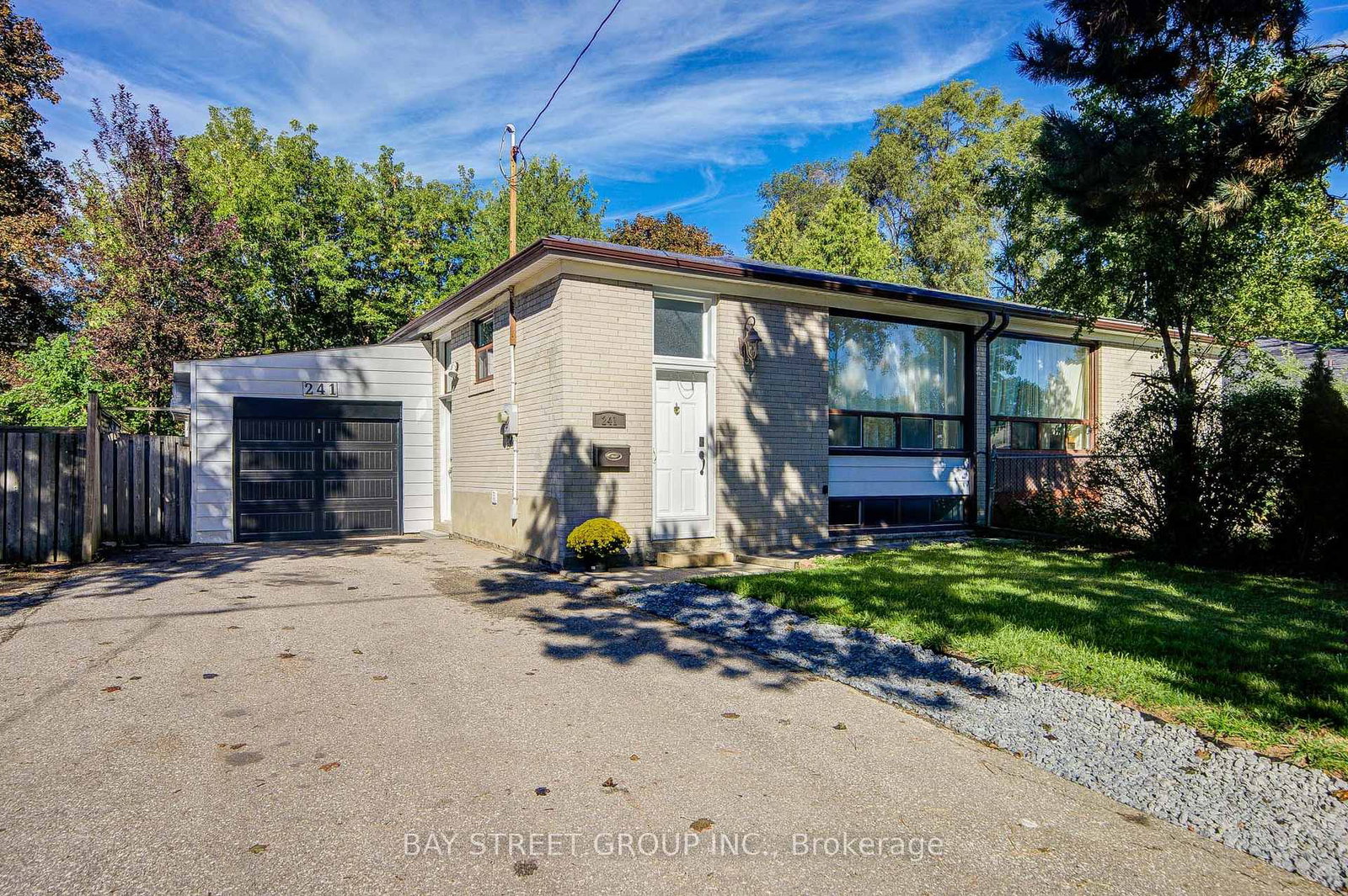 241 Taylor Mills Drive N • Richmond Hill, ON photo 3