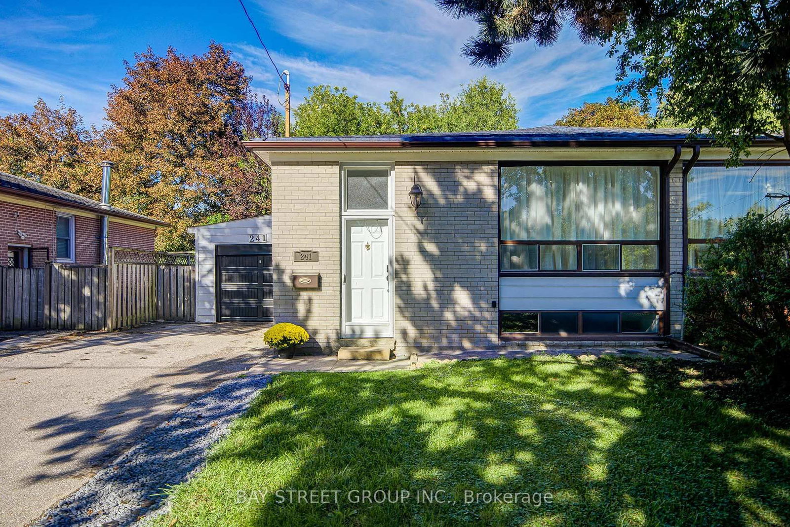 241 Taylor Mills Drive N • Richmond Hill, ON photo 4