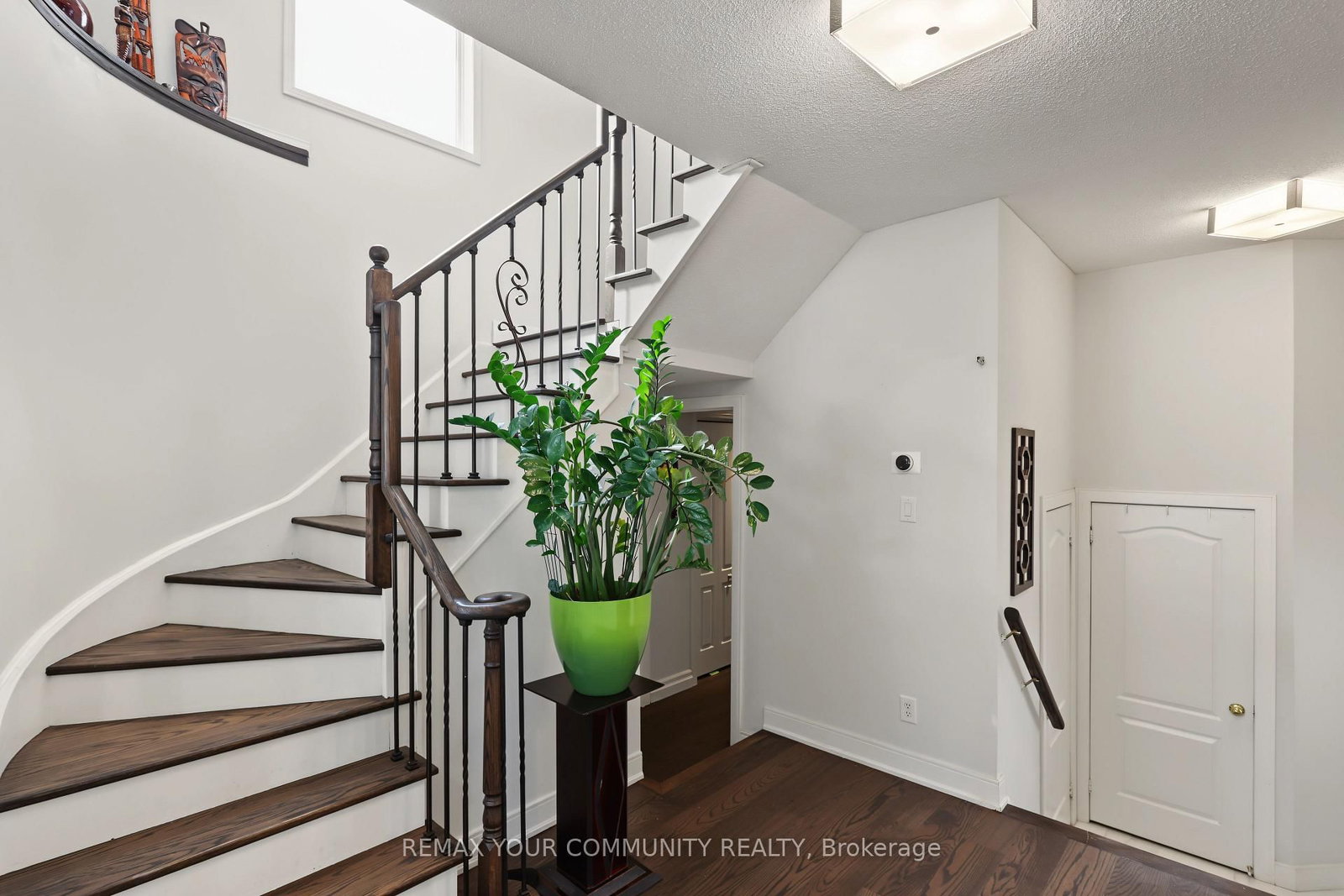 21 English Oak Drive • Richmond Hill, ON photo 4