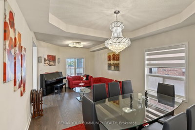 21 English Oak Drive • Richmond Hill, ON photo 5