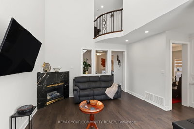 21 English Oak Drive • Richmond Hill, ON photo 7