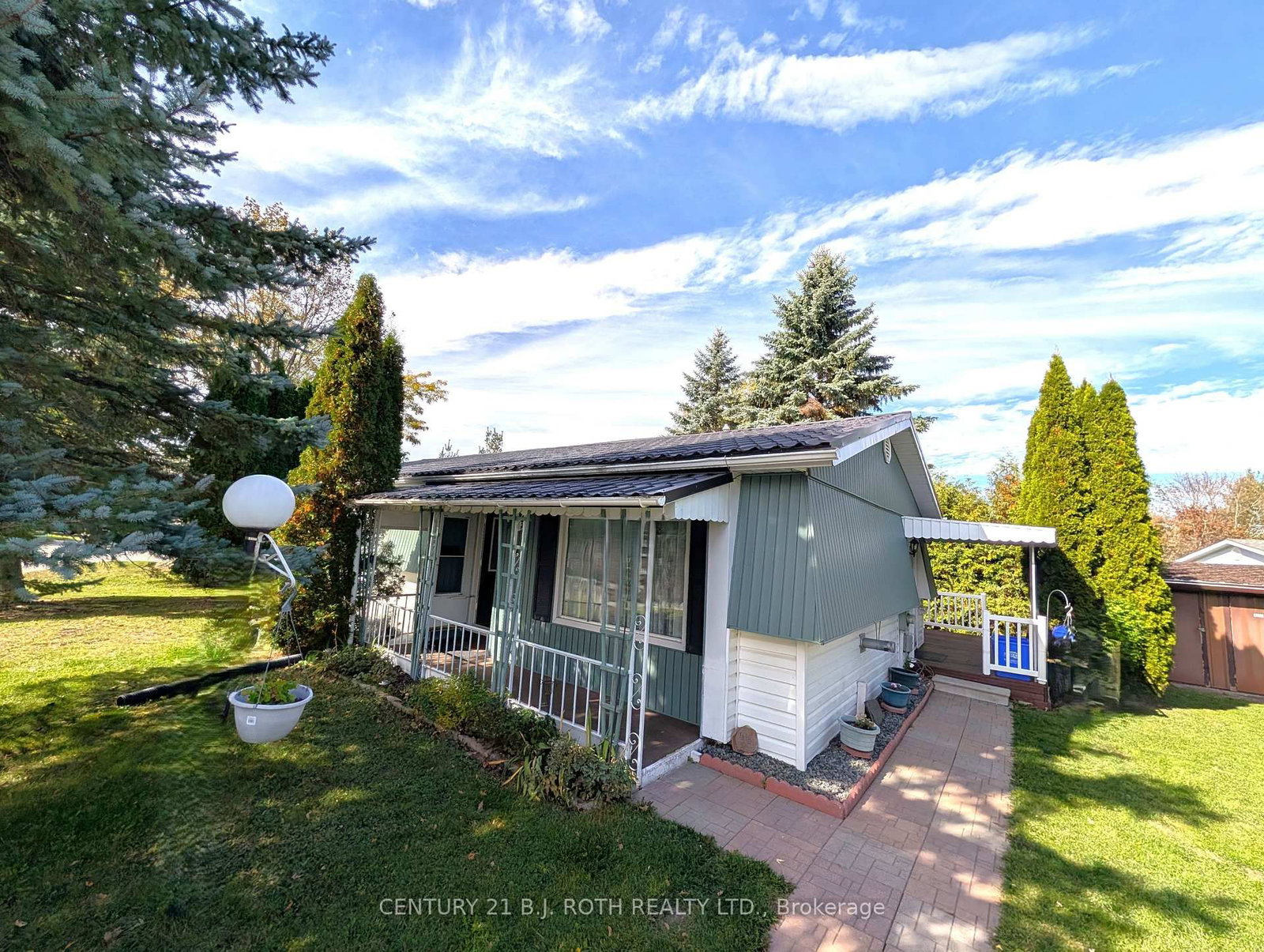 66 Linden Lane photo 5