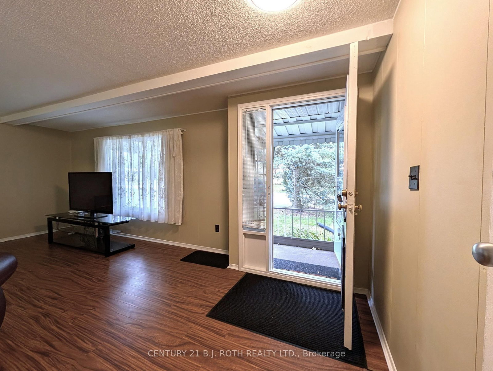 66 Linden Lane photo 6