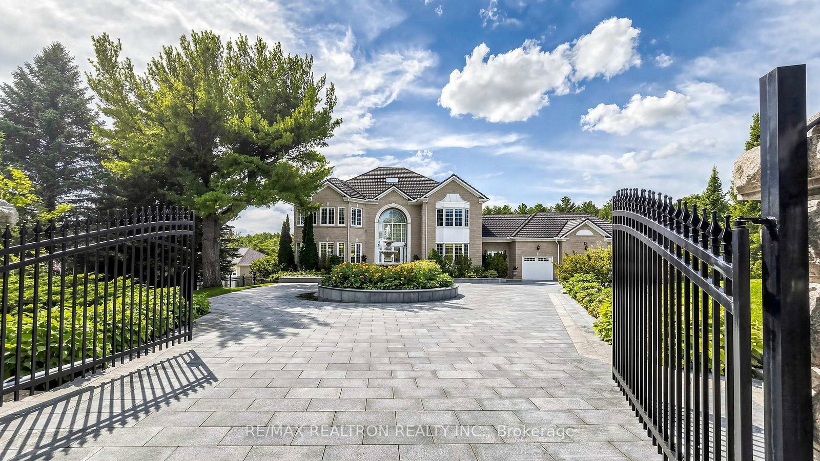 6 Kensington Drive • Richmond Hill, ON photo 1
