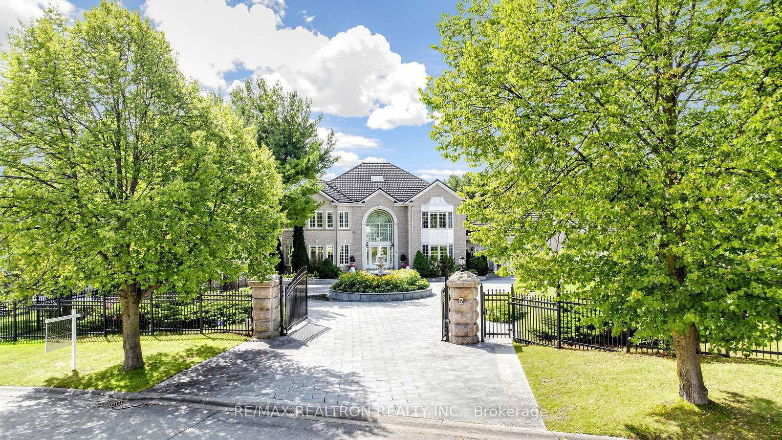 6 Kensington Drive • Richmond Hill, ON photo 5