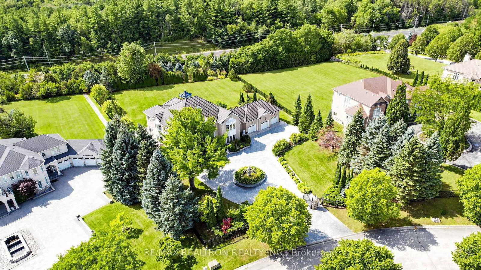 6 Kensington Drive • Richmond Hill, ON photo 6