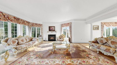6 Kensington Drive • Richmond Hill, ON photo 9