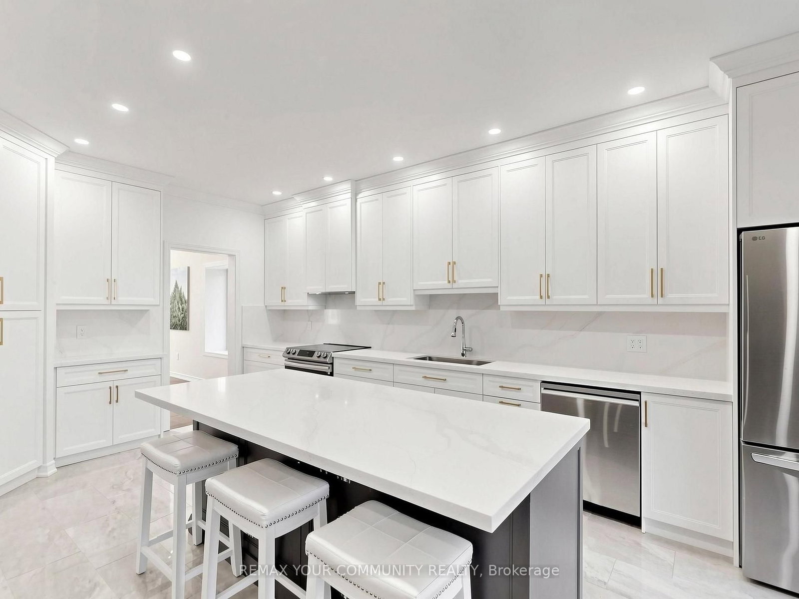 16 Whitestone Drive • Georgina, ON photo 11