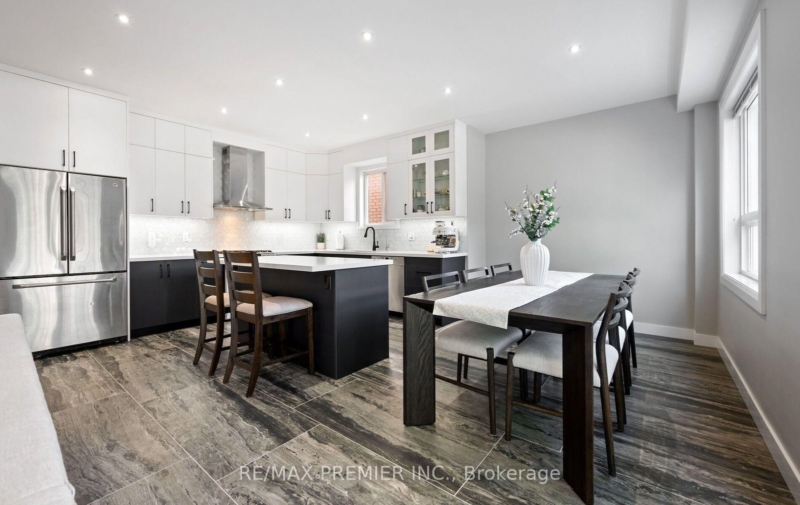 54 Blaydon Lane • Aurora, ON photo 11