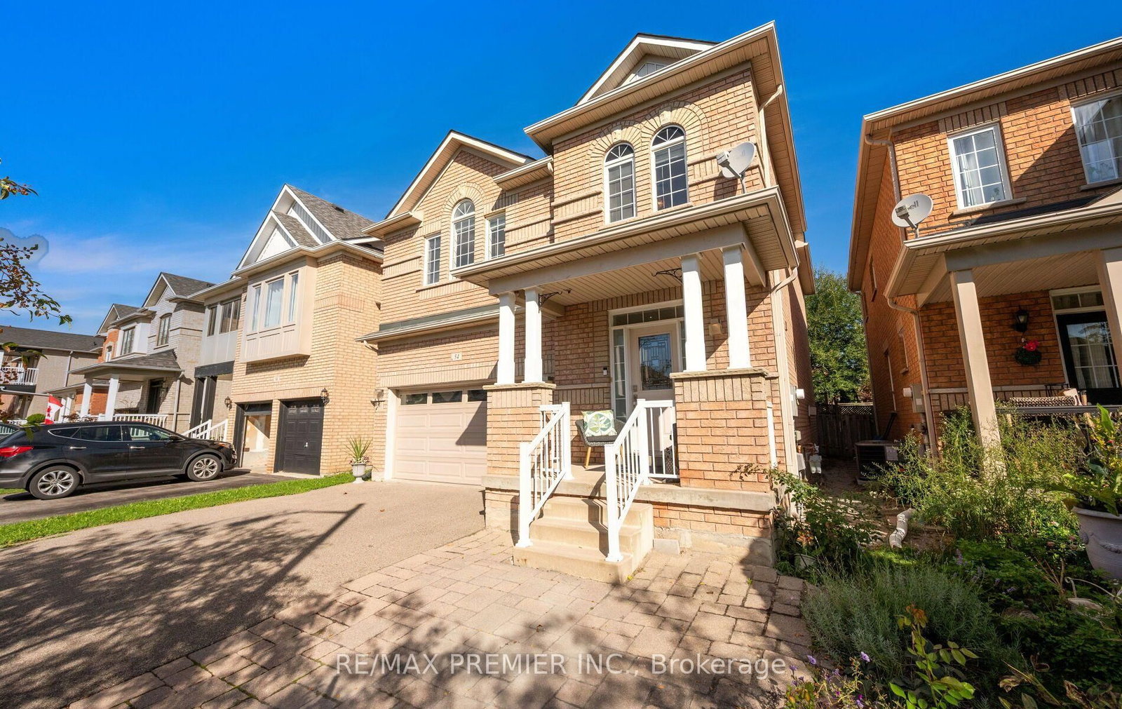 54 Blaydon Lane • Aurora, ON photo 4