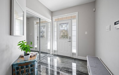 54 Blaydon Lane • Aurora, ON photo 6
