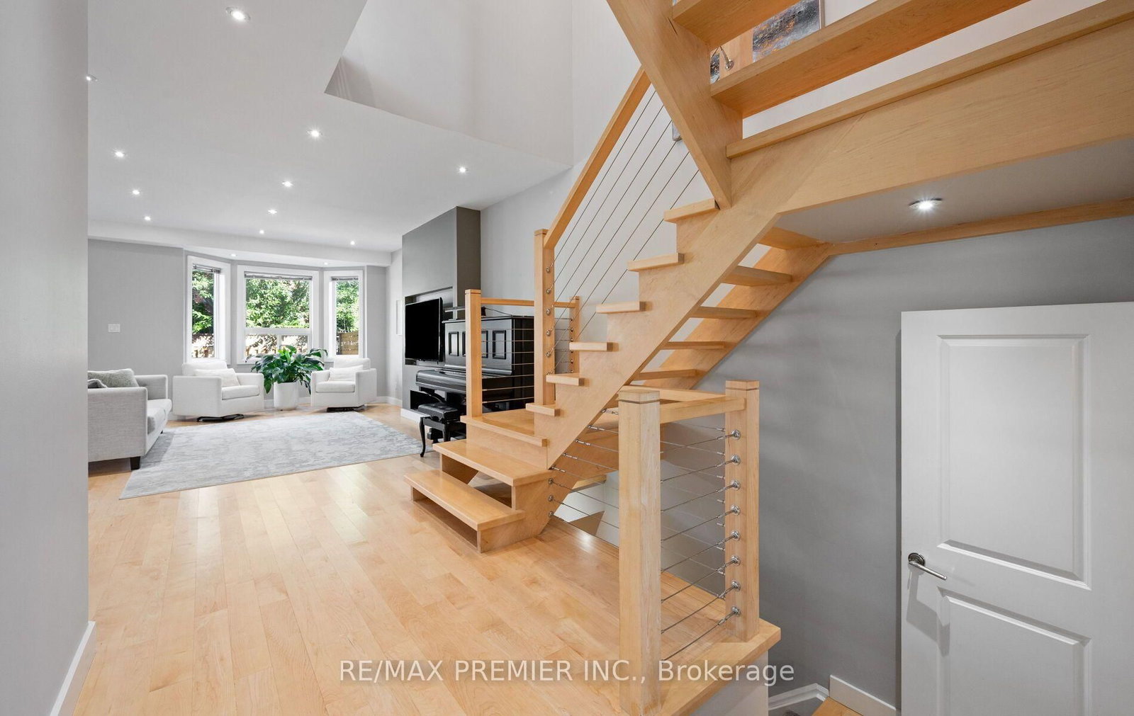 54 Blaydon Lane • Aurora, ON photo 7