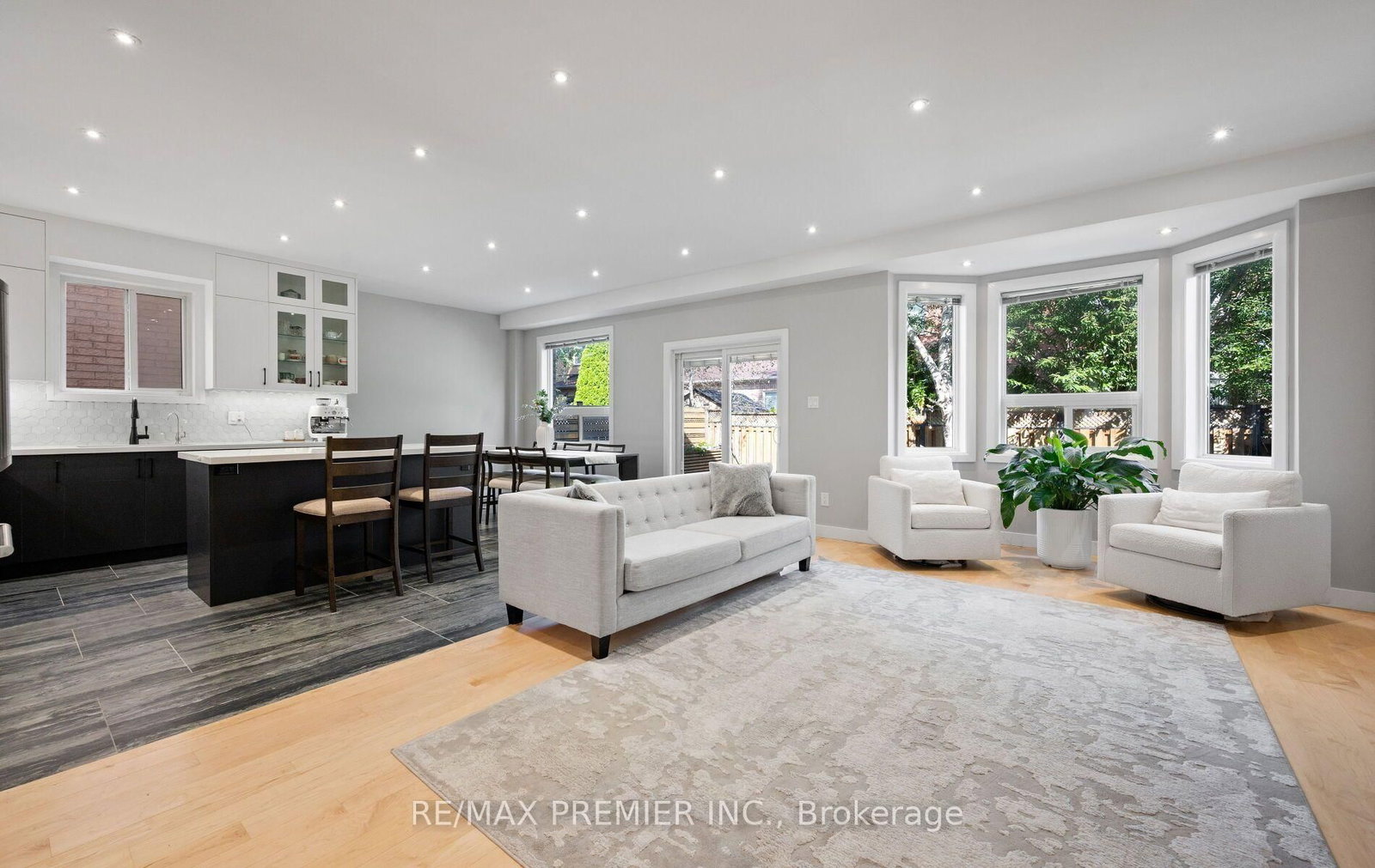 54 Blaydon Lane • Aurora, ON photo 9