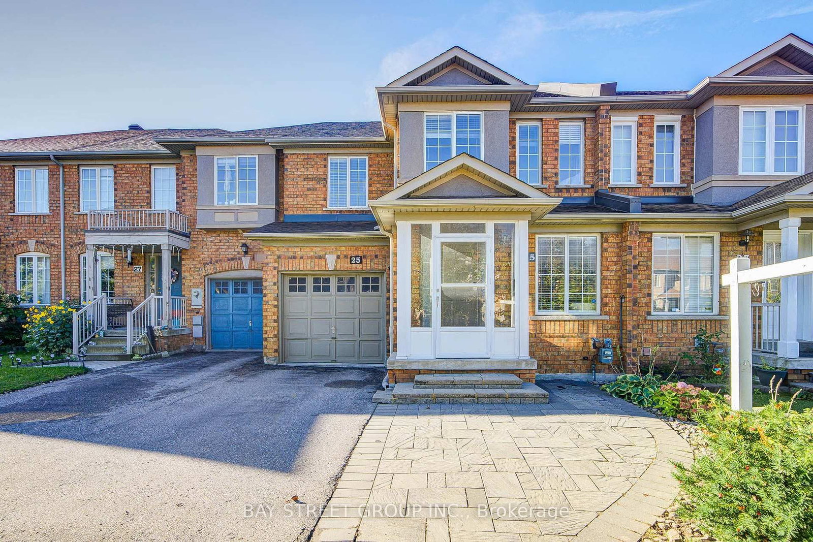 25 Waterton Crescent • Richmond Hill, ON photo 1