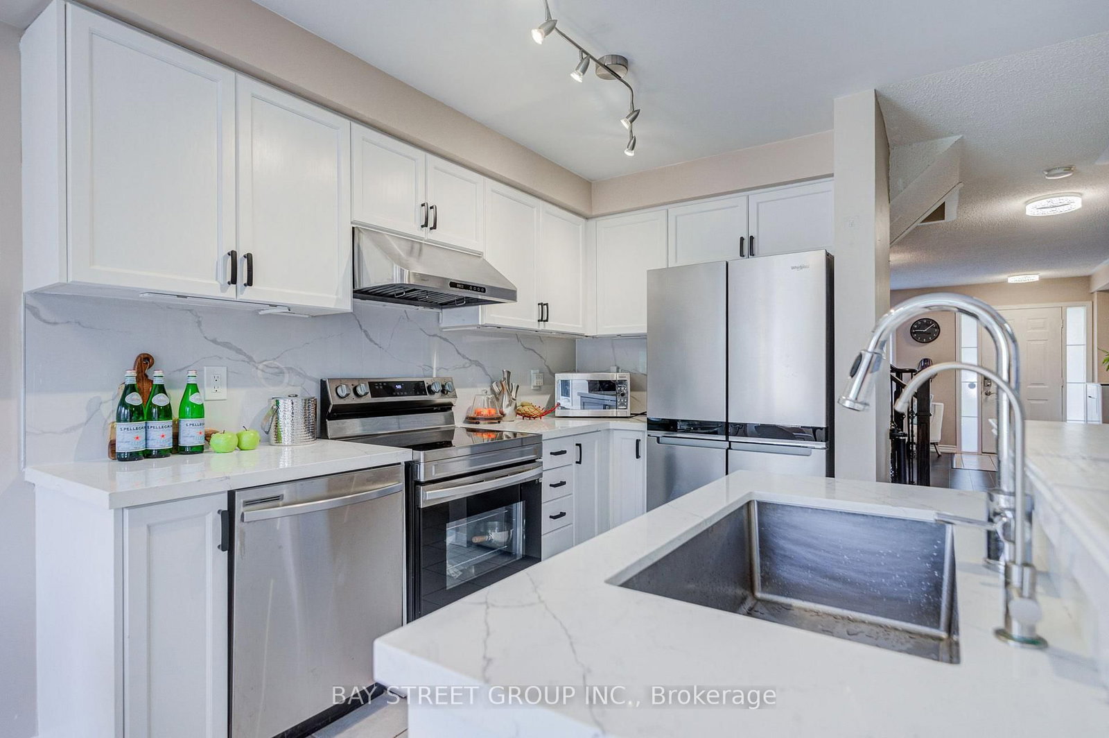 25 Waterton Crescent • Richmond Hill, ON photo 11