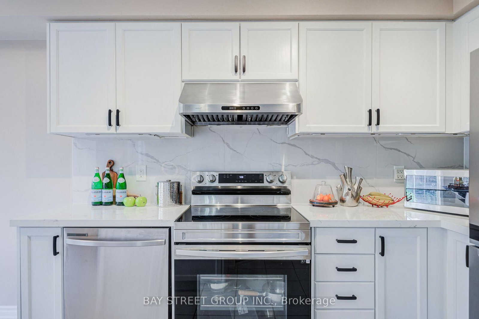 25 Waterton Crescent • Richmond Hill, ON photo 12
