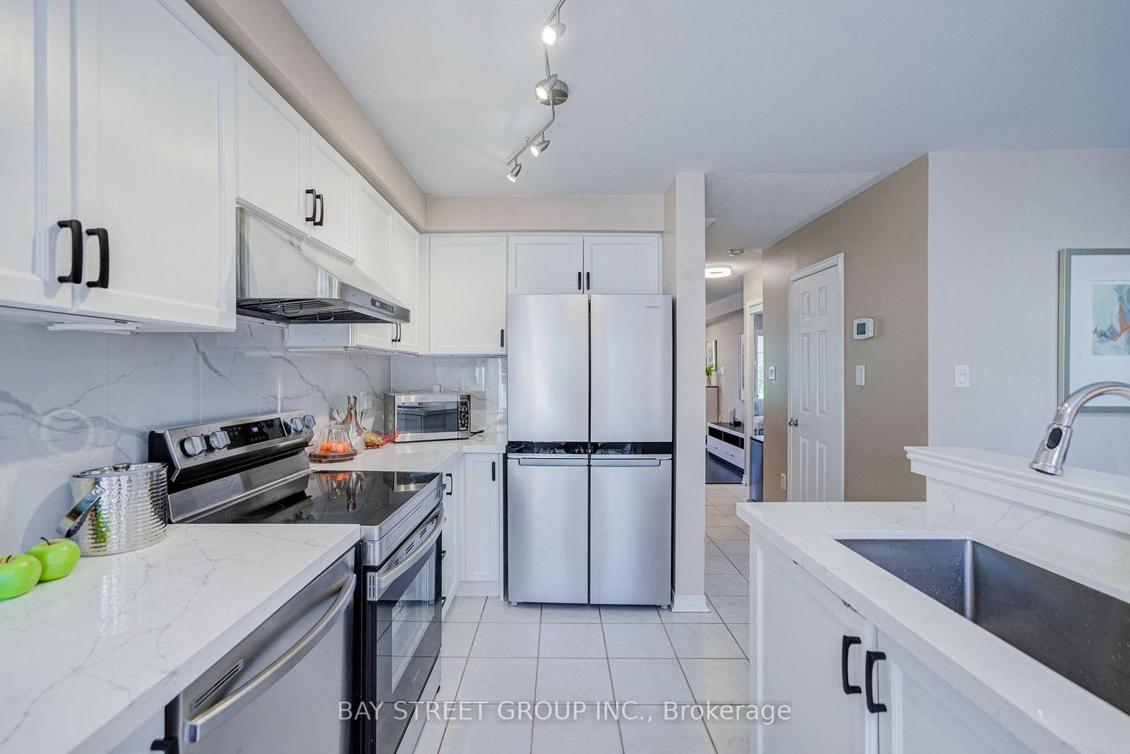 25 Waterton Crescent • Richmond Hill, ON photo 13