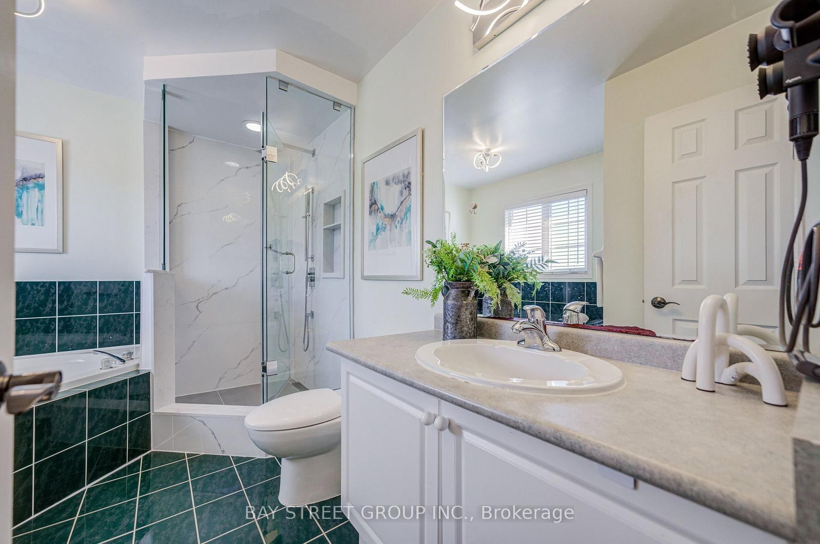 25 Waterton Crescent • Richmond Hill, ON photo 19