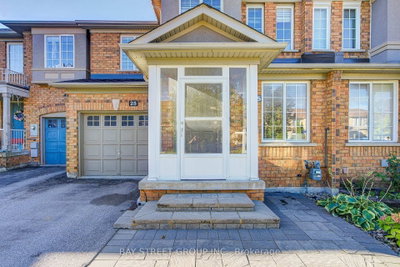 25 Waterton Crescent • Richmond Hill, ON photo 3