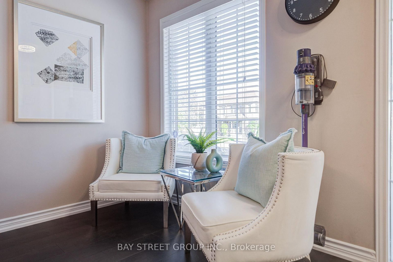 25 Waterton Crescent • Richmond Hill, ON photo 4