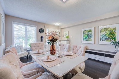 25 Waterton Crescent • Richmond Hill, ON photo 8