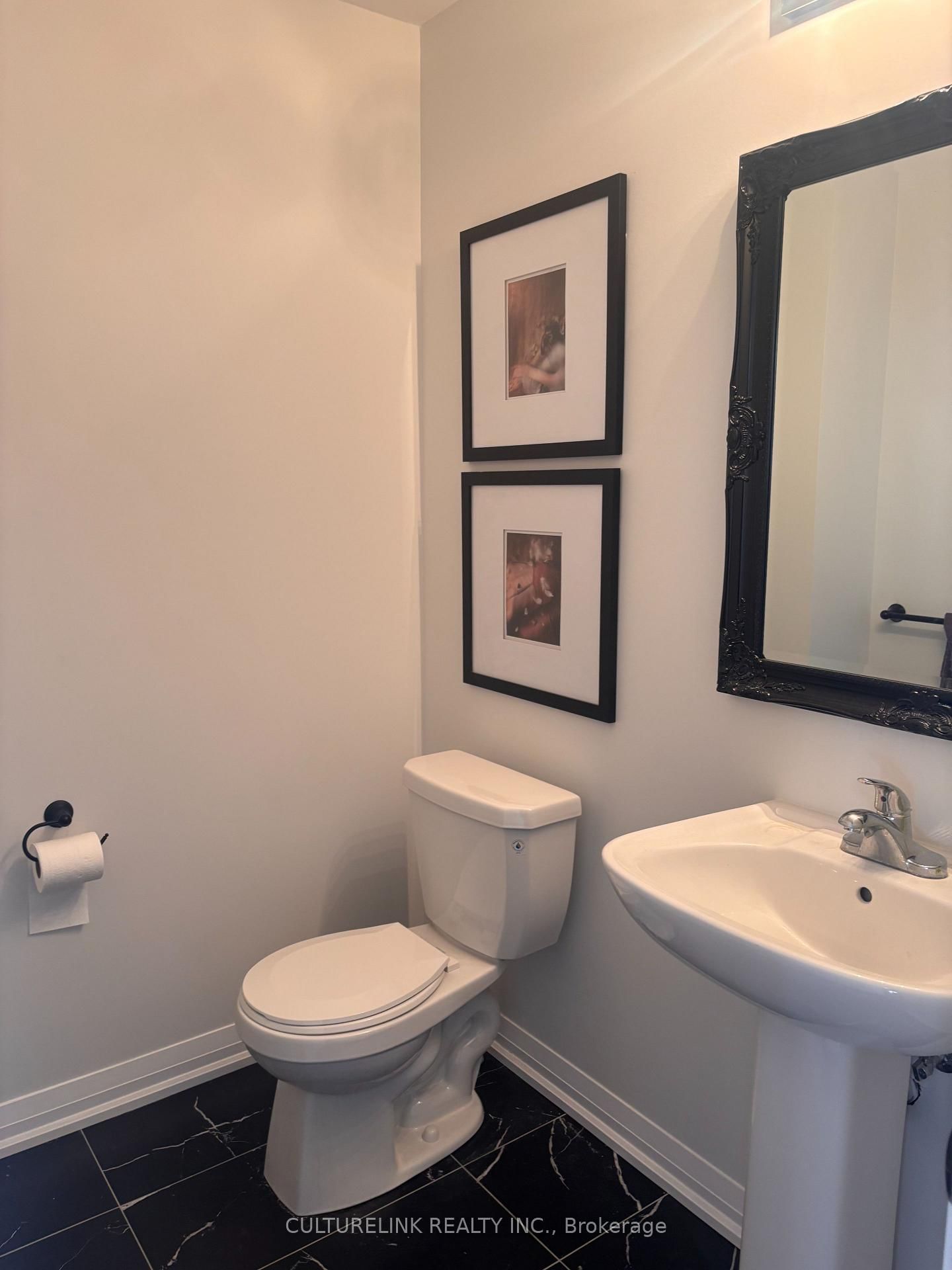 1426 Stovell Crescent photo 6