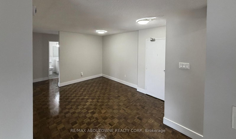 101 - 147 Wellington Street W