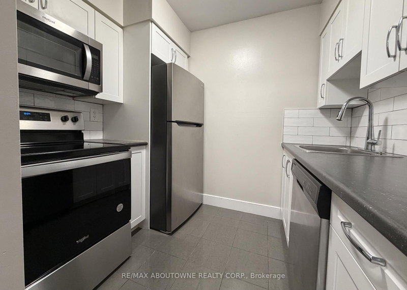 101 - 147 Wellington Street W