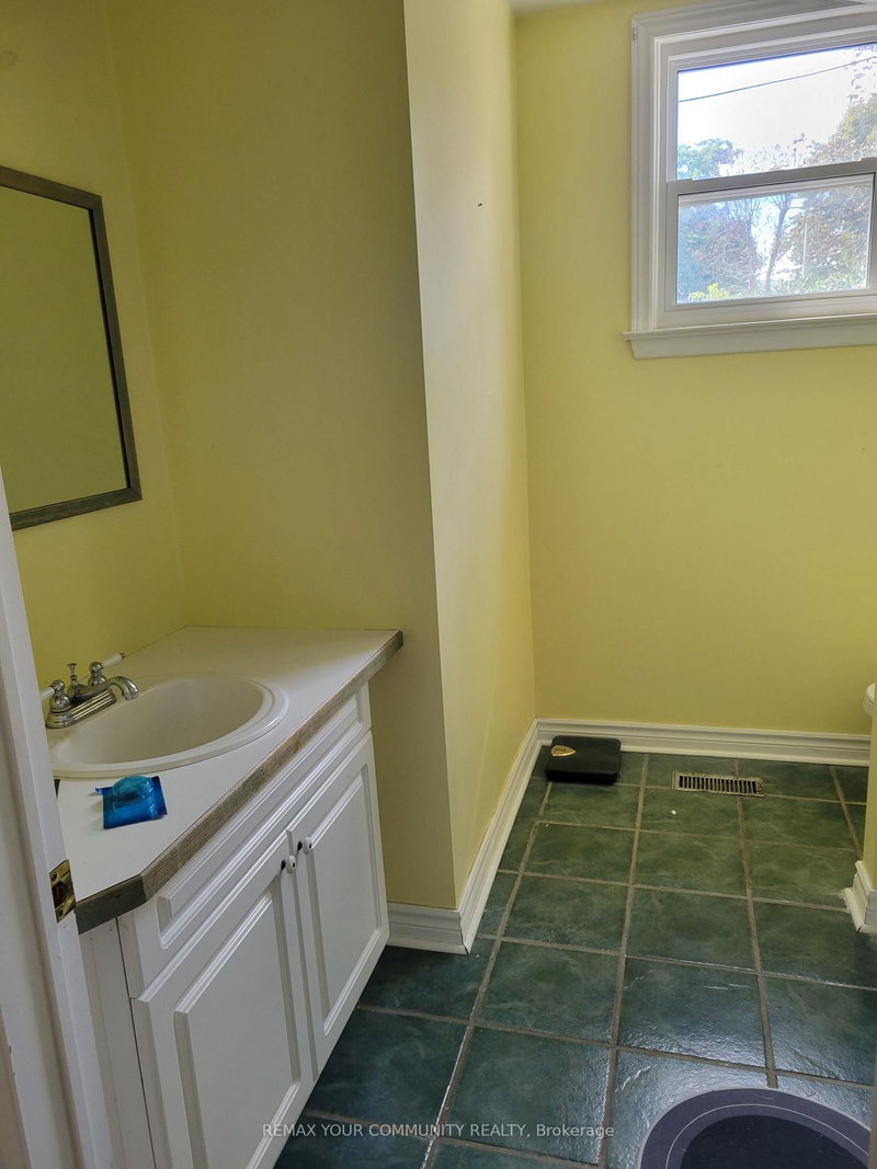 Main Floor - 12926 Highway 27