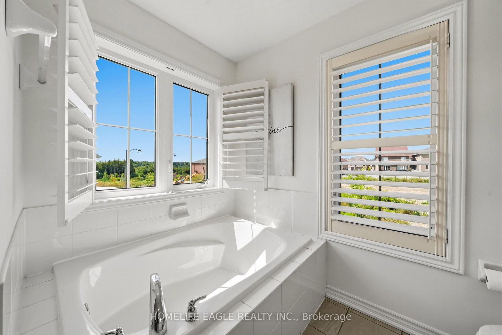 20 Viola Street • East Gwillimbury, ON photo 19