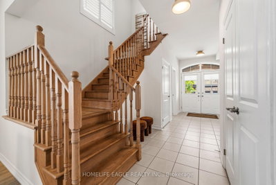 20 Viola Street • East Gwillimbury, ON photo 5