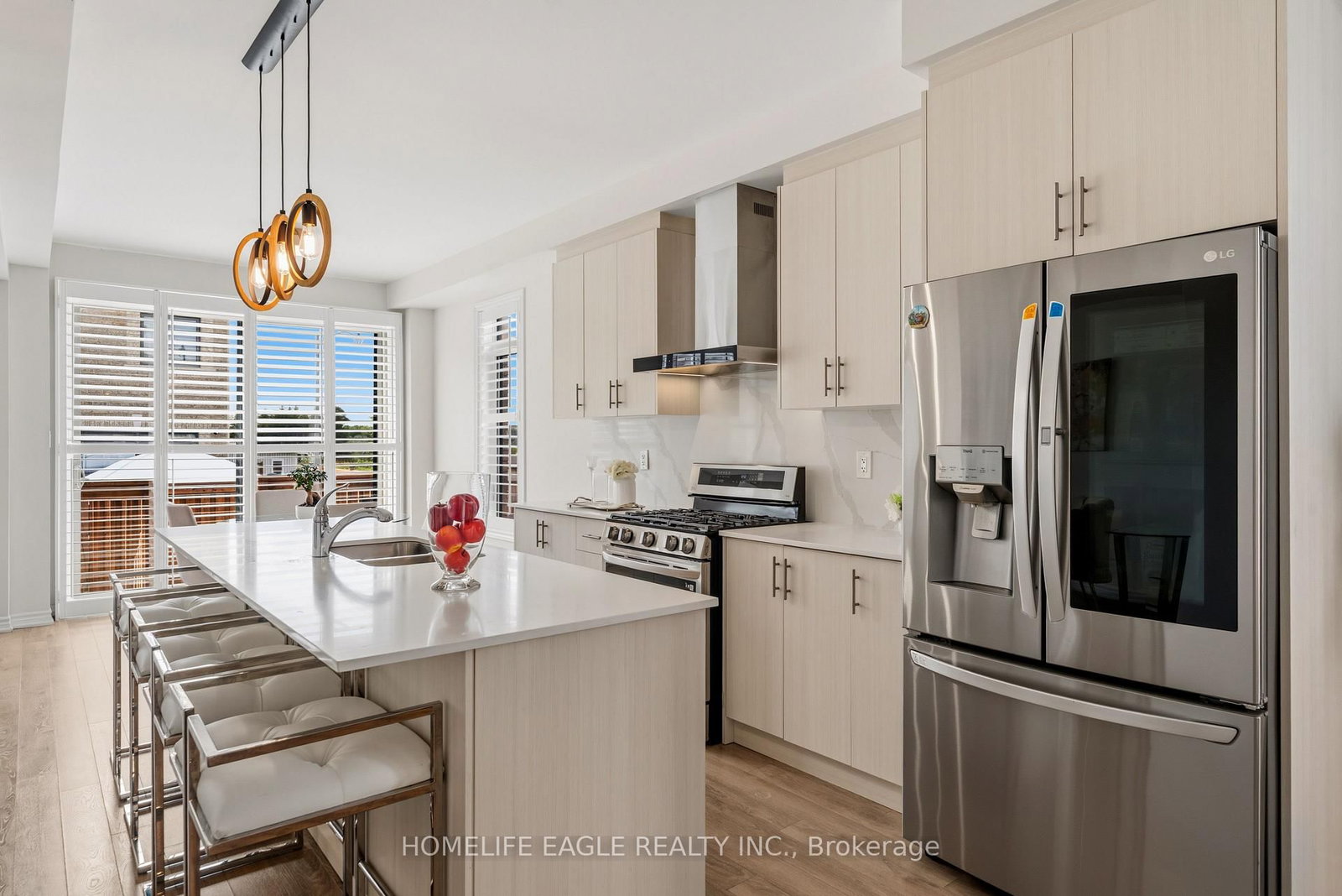 20 Viola Street • East Gwillimbury, ON photo 8