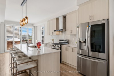 20 Viola Street • East Gwillimbury, ON photo 8