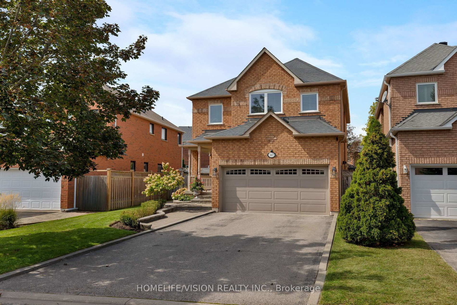 140 Jacob Way • Whitchurch-Stouffville, ON photo 2
