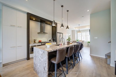 20 Genuine Lane • Richmond Hill, ON photo 8