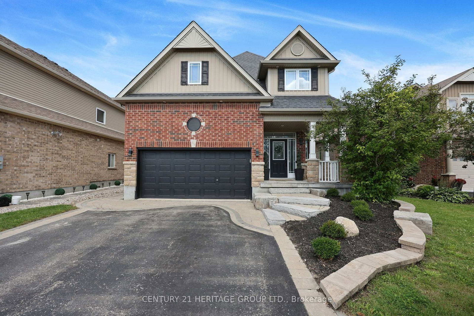 203 Gray Avenue • New Tecumseth, ON photo 1
