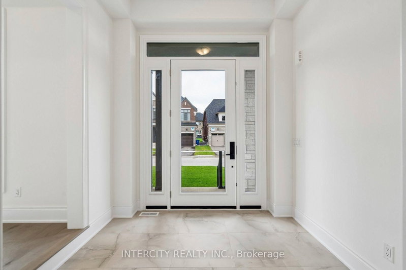 17 Garriock Hall Avenue