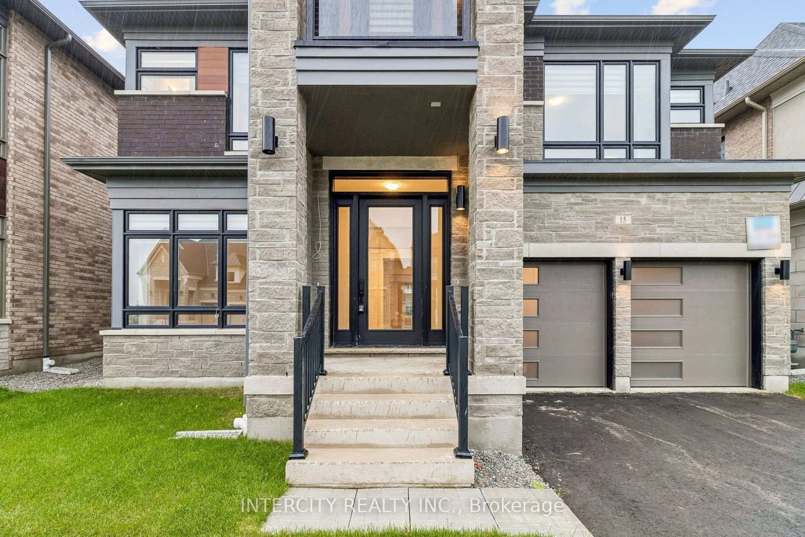 15 Garriock Hall Avenue • King, ON photo 2