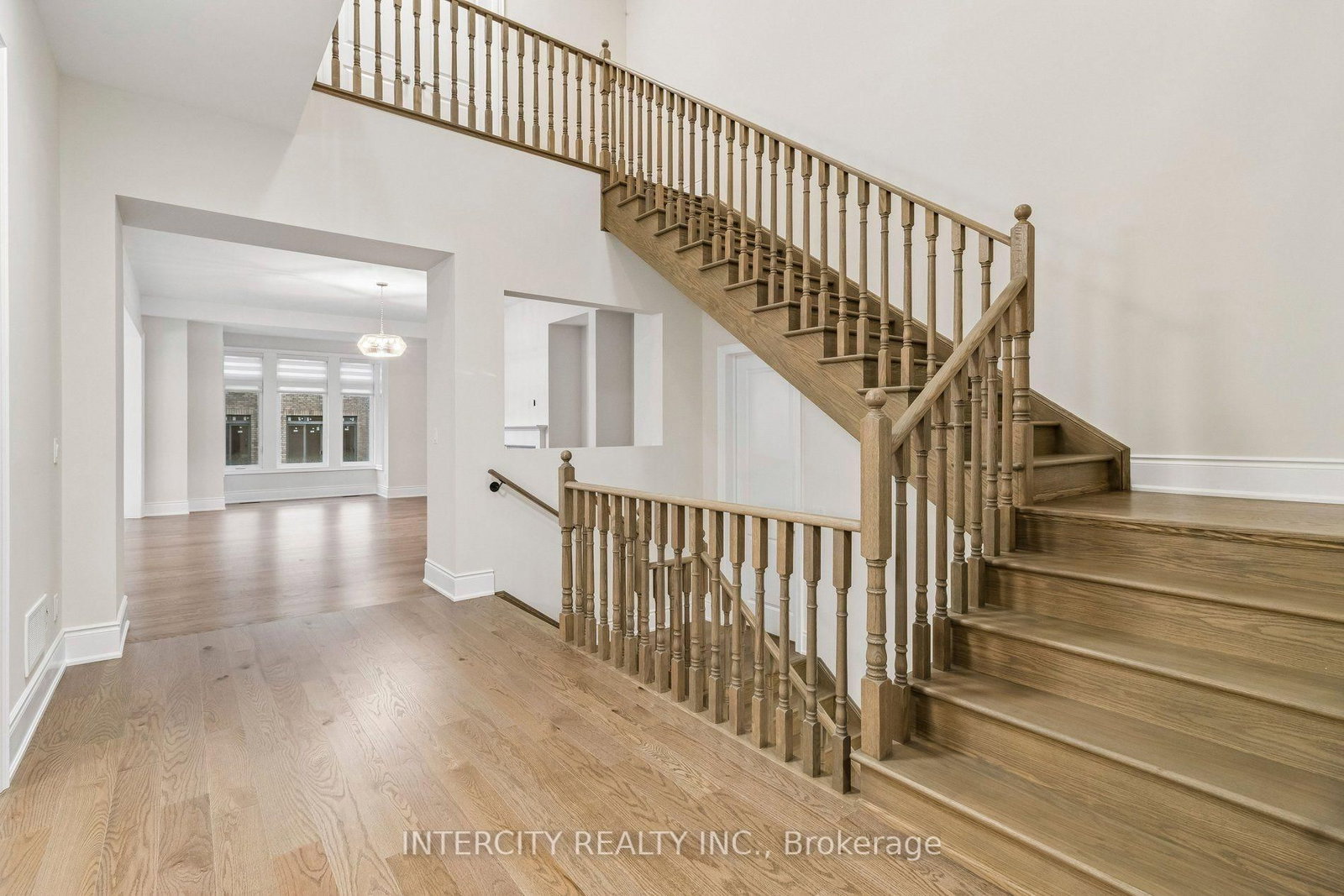 15 Garriock Hall Avenue • King, ON photo 4
