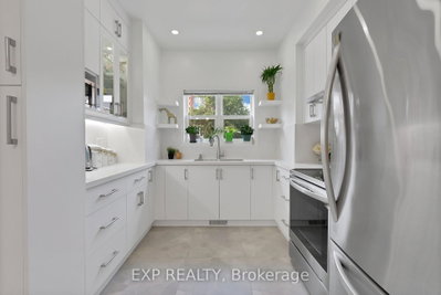 11 Maple Park Way • Markham, ON photo 3