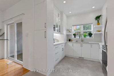 11 Maple Park Way • Markham, ON photo 4